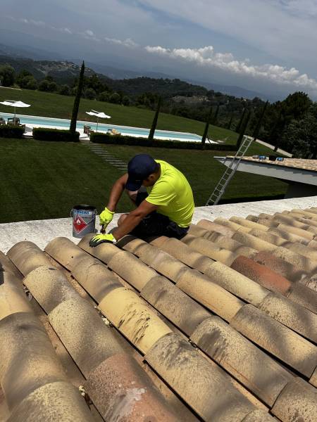 Artisan Couvreur Zingeur spécialiste dans les travaux de couverture à Grasse 06130