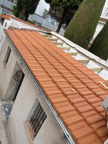 Artisan Couvreur Zingeur réalisation d’une petite Toitures à Villefranche-sur-Mer 06230