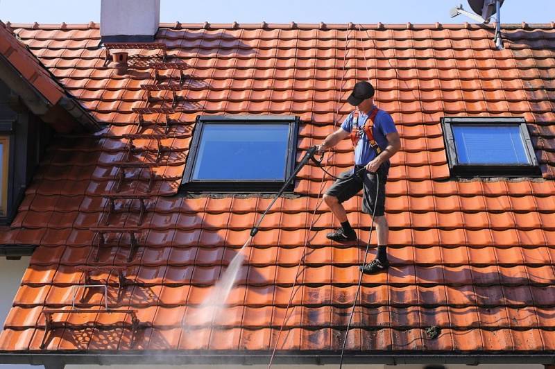 Tout savoir sur le nettoyage de toiture dans les Alpes-Maritimes 06