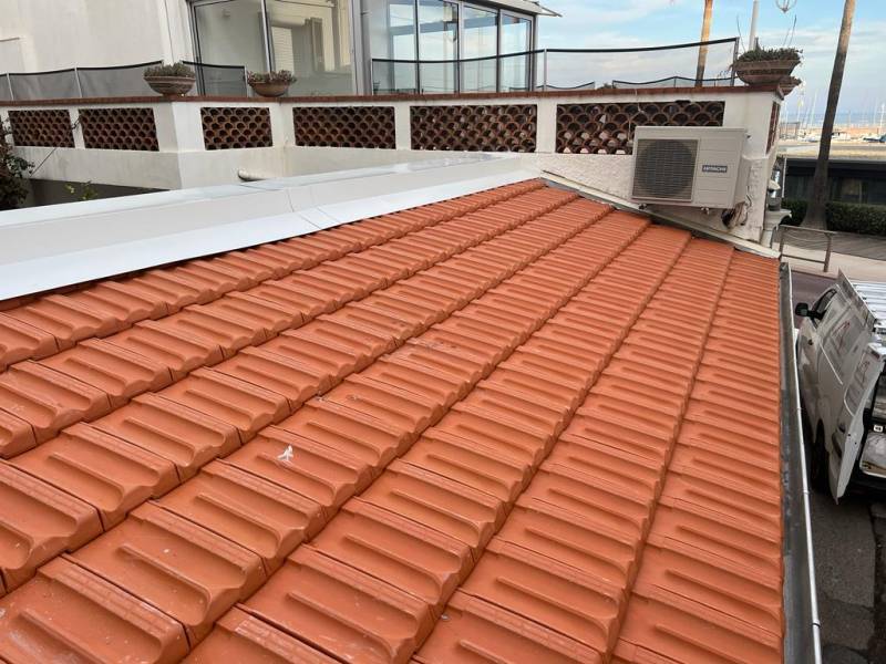 Artisan Couvreur Zingeur réalisation d’une petite Toitures à Villefranche-sur-Mer 06230