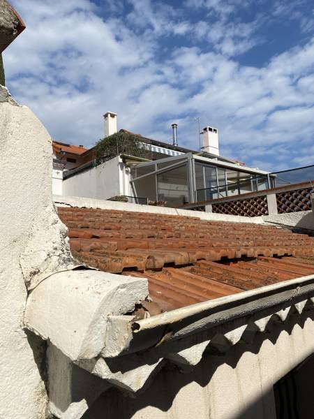 Artisan Couvreur Zingeur réalisation d’une petite Toitures à Villefranche-sur-Mer 06230