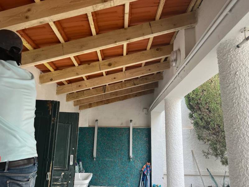 Artisan Couvreur Zingeur réalisation d’une petite Toitures à Villefranche-sur-Mer 06230