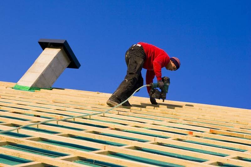Artisan qualifié avec une entreprise de père en fils spécialisé dans la rénovation de toiture au Rouret 06650