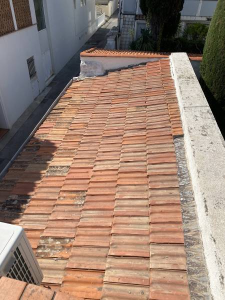 Artisan Couvreur Zingeur réalisation d’une petite Toitures à Villefranche-sur-Mer 06230