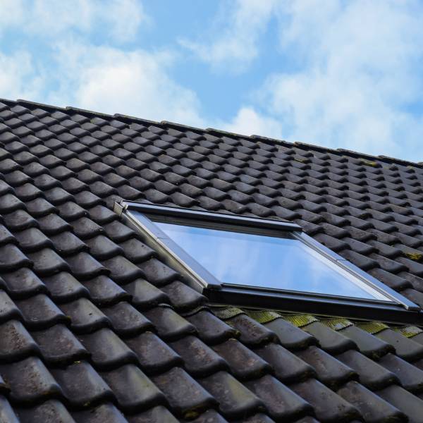 prix pose velux par un couvreur à antibes
