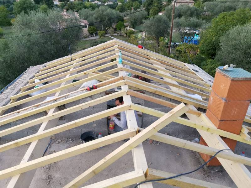 Entretien de toiture et traitement de Charpente à Nice dans les Alpes Maritimes