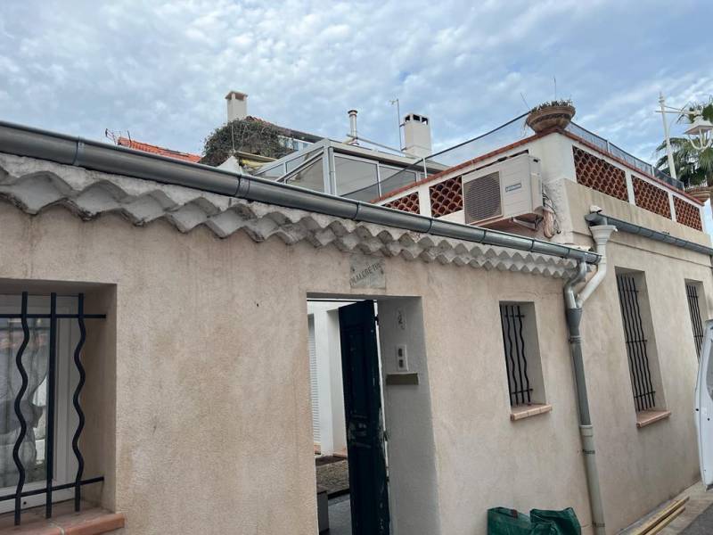 Artisan Couvreur Zingeur réalisation d’une petite Toitures à Villefranche-sur-Mer 06230