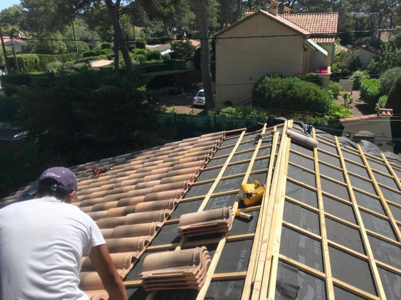 Installation d'un faîtage ventilé