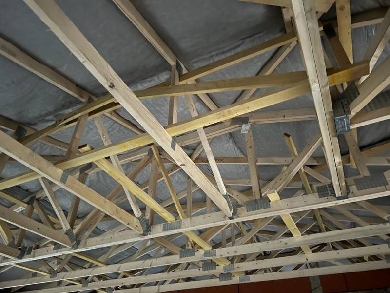 artisan couvreur pour la pose d'une charpente de 150 m2